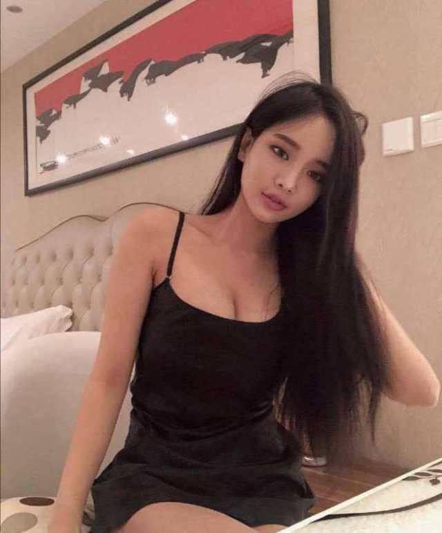 前凸后翘的Sao货